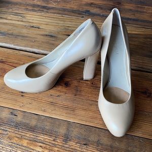 Nine West, nude pump, size 7.5